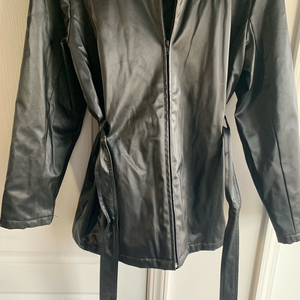 Basic Editions Black Belted jacket with faux fur collar - Picture 4 of 16